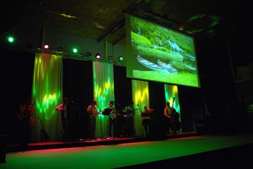 Irish and Scottish trad.music
Uplifting songs,sing-along ballads, bawdy tales and a bit of the brew are trademarks of Beer Belly,a six-piece band from Slovenia
