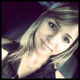 Ninguem cruza nosso caminho por acaso , e nós não entramos na vida de ninguem sem nenhuma razão !
Apenas não deixe ir embora, quem  te faz feliz :p