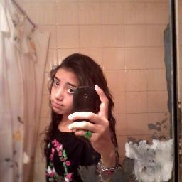 Te extraño, xk vive en mi tu recuerdo te olvido, a cada minuto lo intento te amo, es ke ya no tengo remedio te extraño, te olvido, te amo de nuevo...
