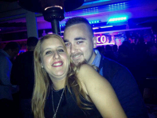Me mueven los sentimientos,disfruto cada segundo que me regala la vida.Adoro el mar,el cielo,la vida,odio las mentiras y amo locamente a mi pareja!