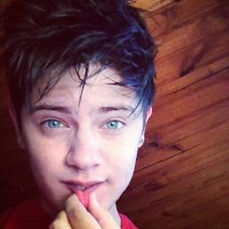 Meu amor por vc é inexplicável, vc é uma das pessoas mais importantes da minha vida, vc é meu anjo, minha alegria... Eu te amo @Chris_Leao s2
Since: 01/06/12