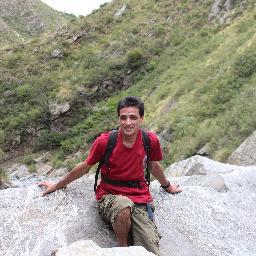 Persona.  
Trabajador del espectáculo público. 
Nací para mirar lo que pocos quieren ver.  
Peligrosamente sincero y sin vueltas.