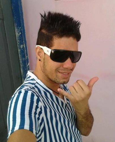 o mundo me ensinou a viver,e a vida me ensinou a perdoar.