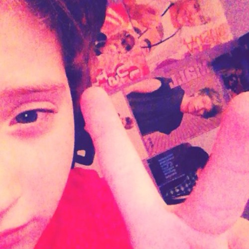 ♡I follow back if you askk♡ :)