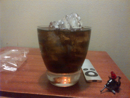 2leika's profile picture. Feet at one end hair at the other.