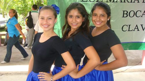 YamilyRosado's profile picture. amo a mis amigas y a One Direction3