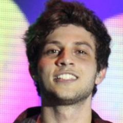 Ser fã é agradecer pela existência de alguém, quando ele talvez nem saiba da sua - ParaDante , (Camilla)