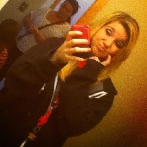 Freshmen. Single. Inlove with music! I was a wannabe until i learned to be myself :D