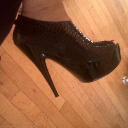 hel_on_heels's profile picture. Life's too short to wear ugly shoes!