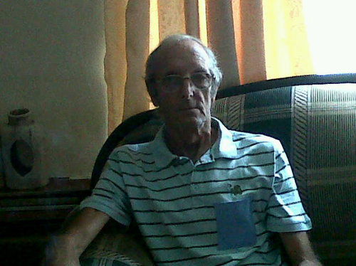 Trotse eggenoot, pa en oupa. Ek PES skoene ,is 'n bloubloed Afrikaner n Cheetah en 'n bietjie baie stout . Vat my soos ek is of los my uit 
!!!!