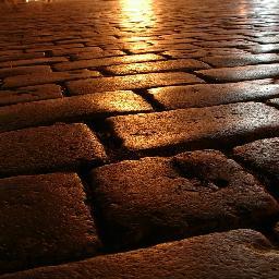 mesriki's profile picture. derin-sığ, sade-gösterişli, eğlenceli-sıkıcı, 
neşeli-bunalımlı...