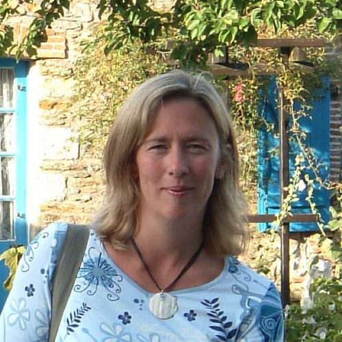 juliehales's profile picture. 