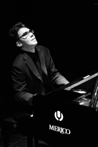 NinoFiumara's profile picture. Pianist