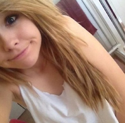 Hey, I'm Libby. I'm 19. I lost my best friend and my boyfriend in the games. |THG-RP| #Libay