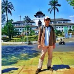 Jangan mengeluhkan hidup kita, karena banyak orang lain yg masih memimpikan untuk hidup seperti kita,selalu terima dan syukuri dengan apa yg telah Allah berikan