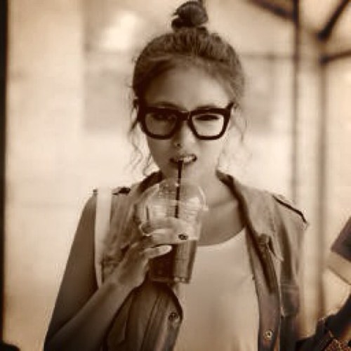 itsgirllthing's profile picture. Tweeting things about Love in 140 characters or less :3