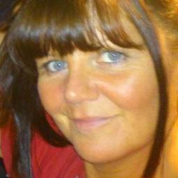 Work at Buzz Bingo, mother of twin boys, enjoy social chat, watching old films, and the odd glass of vodka & vimto