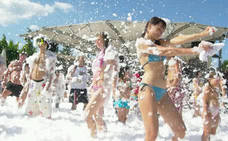 SoundDivers The Pool Festival Grootse Poolparty Event van Gelderland in Apeldoorn | za. 17 aug 2013 E-mail: info@sounddivers.nl