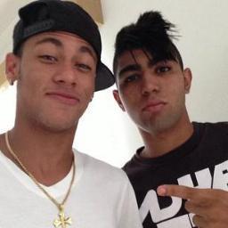 sou neymarzete,sou alegre e ousada,amo futebol e funk