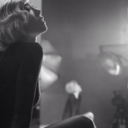 colllly's profile picture. 金髪に白い肌に鎖骨に小さいお尻が好き。