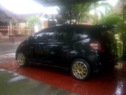 Aku? Single, Jelek, Item, Hidup dgn kesederhanaan! What,.. Hobby'ku? Mencari peluang yg menghasilkan Uang, Basket, Car Modified! Apalagi,.. Pin BB? ini 27770111