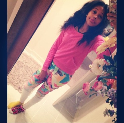 Hey my name is Shania (Shan-eye-A) #pink is my thing,My OFFICIAL & Only Instagram is:@IShania.
