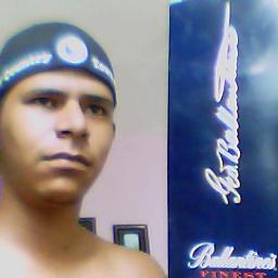 Sou uma pessoa de bem com a vida, sincero e amigo