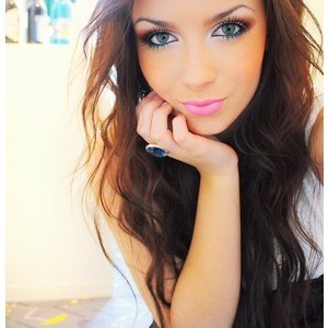 Here's for all the beautiful people out there! xx :D