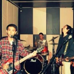 3 anak muda yg bersenang-senang dengan musik GRUNGE !!! CO:081380253290