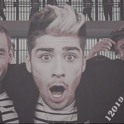 Hi! i'm a Directiner i love so much One Direction and i hope that one day i'll see they, and i'll take they hands.. ❤
