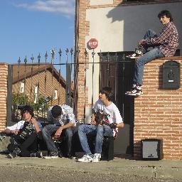 Grupo de rock formado en 2012 por Sergio Fernández, Alejandro Grande, Jaime Álvarez, Mario Mezquita y Virginia García. No ser profesional no indica no ser bueno