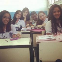 apenas um grupo de garotas vivendo fatos da adolescência nessa vida cada vez mais confusa ! follow them : @quelbarbosas2 @Louise_Teixeira @_Biebs_Swag