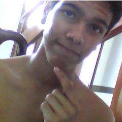 não vou escrever muito ao meu respeito.mas sou aquele que encontra a felicidade na felicidade dos outros,sou feliz,alegre,eu sou mais eu e ponto final