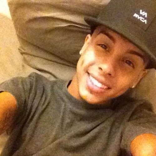 Name Raul James 
Facebook No 
Instagram No 
Keek No 
Kik RaulFml
Cinegram No 
Twitter your looking at it