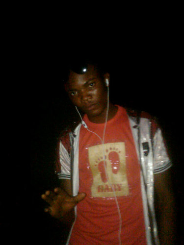 Em an up~coming artist ( Rapper ), luv music with passion nd do it to the best,