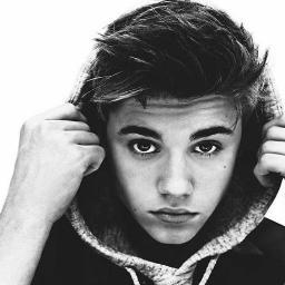 aqui con mis amigos escuchando JB ya tu sabes la mejor musica :)