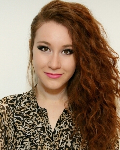 -I'm a Chicago-based photographer. - Copywriter -Odessa, Ukraine native -Damn proud redhead.