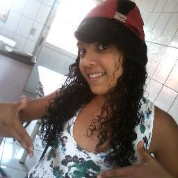 Sou uma menina extrovertida...Sou linda..d+  e filha do Rei... sigo todos de volta...