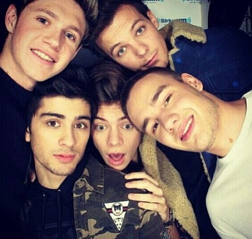 send numbers & pics to be shipped with a member of 1D(must ask for personalized pics)