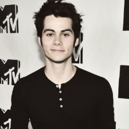 Cosa posso dire? Penso che si noti amo @dylanobrien .E' un'emozione nuova, non mi sono mai affezionata ad un attore, ed ora eccomi a sperare in una sua risposta