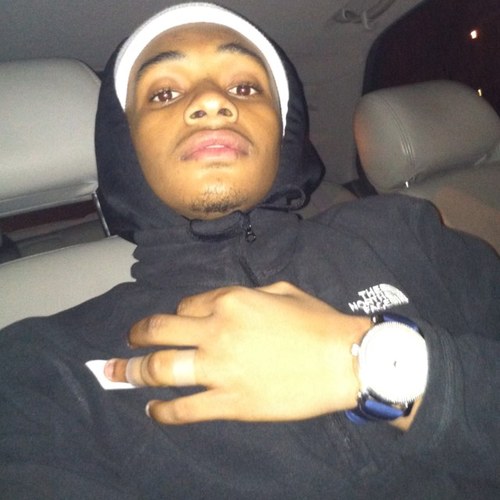 Basically I get money,fucks with the bitches, having shit ,and i hoop in im working on chasing my dream