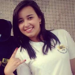 Sou louca mesmo e dai? Amo quem me ama, foda-se quem me odeia.