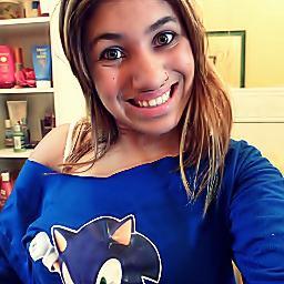 Sou ciumenta, boba, insegura, romântica, chorona, mandona, orgulhosa, irônica, sonhadora, exagerada e dramática. Gostou? Follow-me. *o*