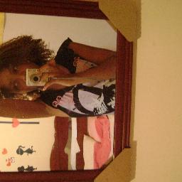 _JuliaSouza9's profile picture. 