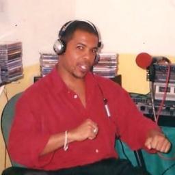 Fábio Sant'Anna professor, cartunista, escritor, radialista, colecionador... quase um bombril