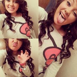 wasgewdnigga? .
Moniquee 17, Junior, In a relationship. August 27,2010 3. Marilyn Monroe, Weed, & Music. 
Hair Stylist dawgg,  Swerve.