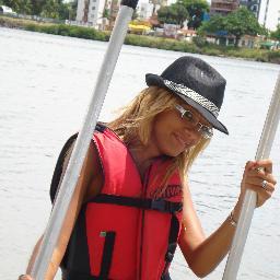 sou uma garota muito alegre, asvezes misterisa. gosto muito de sair. gosto de conhecer pessoas diferentes de fazer varias amizades. gosto de todo tipo de musica