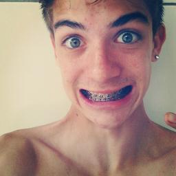 É sempre um sonho todo momento que te vejo olhar pra mim , só com você é que eu consigo ser feliz ! :$ by - @isabellagarbin_