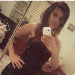 Sou uma garota simpática , um pouco louca , e complicada como todas as outras (: hahaha