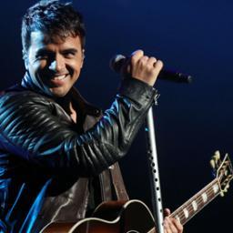 Si amas, o te gusta @Luisfonsi y quieres saber mas de: Lo que quiere,Lo que piensa,Lo que siente, Siguenos.!Fotos, Videos, Frases y Todo sobre el :) Facebook: